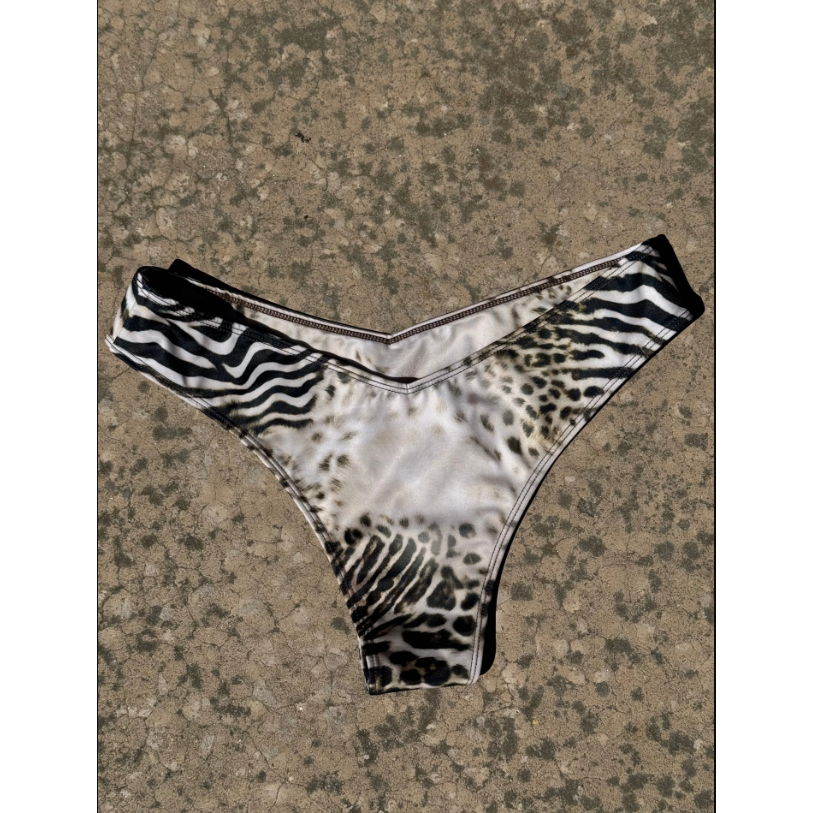 V cut bottoms Wild-Akua-1000 Palms