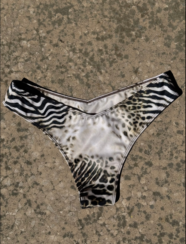 V cut bottoms Wild-Akua-1000 Palms