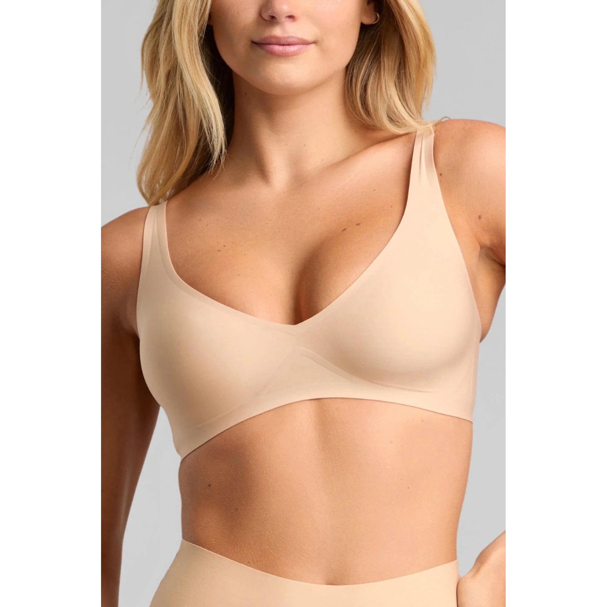 No Show Plunge Bra-Siella-1000 Palms